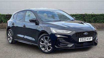 Second-hand Ford Focus ST-Line 125 CP (91 kW) 2023 Negru Hatchback