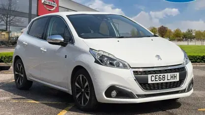 Käytetty Peugeot 208 82 HP (60 kW) 2018 Valkoinen Viistoperä