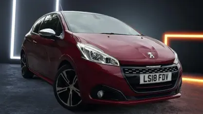 Used Peugeot 208 Prestige 208 HP (152 kW) 2018 Red Hatchback