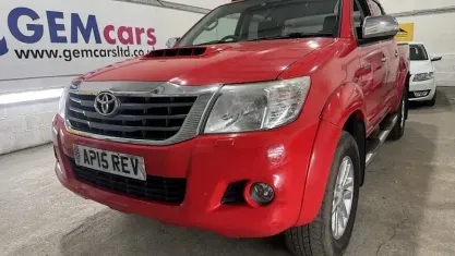 Used Toyota HiLux 171 HP (125 kW) 2015 Red Pickup