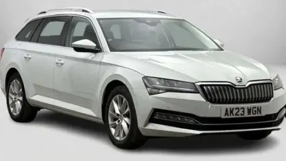 Used Skoda Superb SE Technology 218 HP (160 kW) 2023 White Estate
