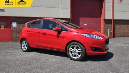 Used Ford Fiesta Zetec 101 HP (74 kW) 2016 Red Hatchback