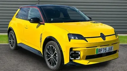 Used Renault 5 E-Tech Iconic 89 kW (122 HP) 2025 Hatchback