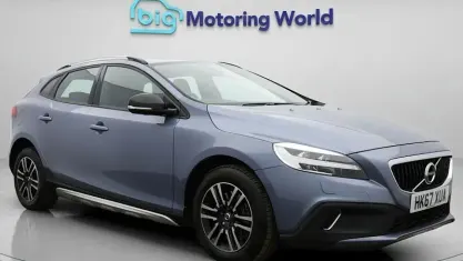 Used Volvo V40 Plus 152 HP (111 kW) 2018 Blue Hatchback