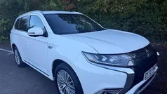 White Used 2020 Mitsubishi Outlander P-HEV Estate | £12,295 (Fair price)