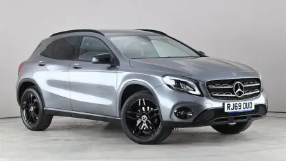 Käytetty Mercedes GLA180 Urban 122 HP (89 kW) 2020 Harmaa Katumaasturi