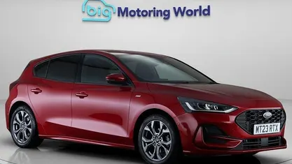 Begagnad Ford Focus ST-Line 125 HK (91 kW) 2023 Röd Halvkombi