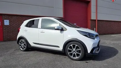 Used Kia Picanto X-Line 67 HP (49 kW) 2022 White Hatchback