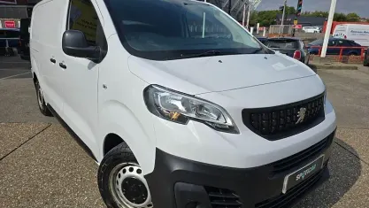 Used Peugeot Expert Premium 102 HP (75 kW) 2023 White Van