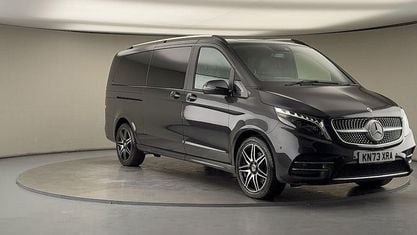 Usado Mercedes V220 AMG line 163 HP (119 kW) 2023 Preto Monovolume