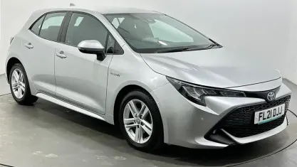 Used Toyota Corolla 122 HP (89 kW) 2021 Silver Hatchback