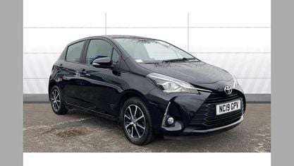 Begagnad Toyota Yaris 111 HK (81 kW) 2019 Svart Halvkombi