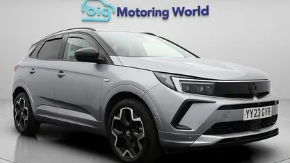 Begagnad Vauxhall Grandland X Ultimate 131 HK (96 kW) 2023 Grå SUV