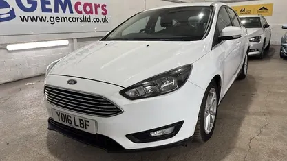 Used Ford Focus Zetec 125 HP (91 kW) 2016 White Hatchback