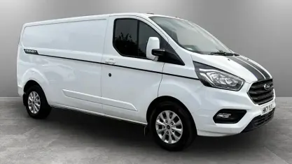 Used Ford Transit Custom Limited 185 HP (136 kW) 2021 White Van