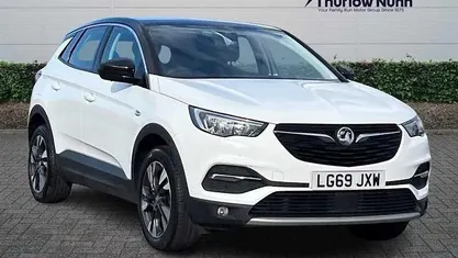 Used Vauxhall Grandland X Sport 131 HP (96 kW) 2019 White SUV