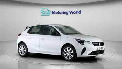 Used Vauxhall Corsa Design Edition 101 HP (74 kW) 2022 White Hatchback