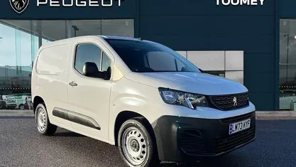 White Used 2023 Peugeot Partner Premium MPV | £13,495 (Fair price)
