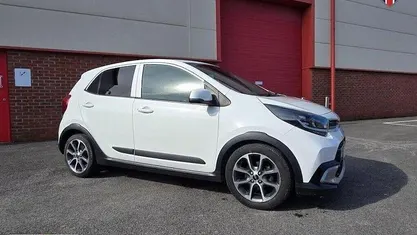 Used Kia Picanto X-Line 67 HP (49 kW) 2022 White Hatchback