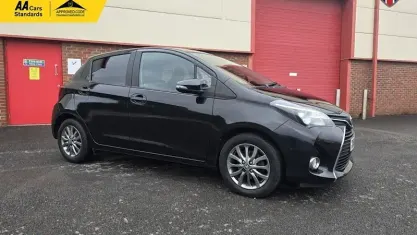 Used Toyota Yaris 99 HP (72 kW) 2016 Black Hatchback