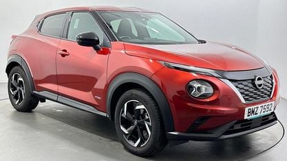 Używany Nissan Juke N-Connecta 143 KM (105 kW) 2023 Czerwony SUV