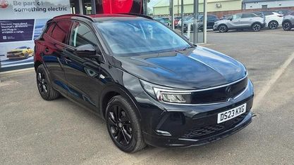 Begagnad Vauxhall Grandland X S 131 HK (96 kW) 2023 Svart SUV