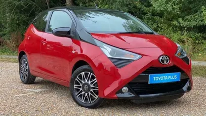 Used Toyota Aygo X-clusiv 72 HP (52 kW) 2020 Scarlet flare bitone Hatchback