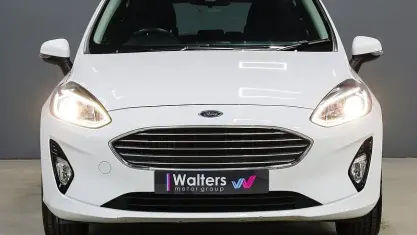 Used Ford Fiesta Zetec 101 HP (74 kW) 2018 White Hatchback