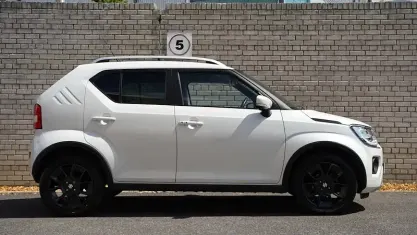 Used Suzuki Ignis SZ5 83 HP (61 kW) 2023 Pearl/metallic paint  pure white pearl/black SUV