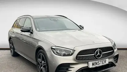 Usado Mercedes E300 AMG line 306 HP (225 kW) 2023 Carrinha