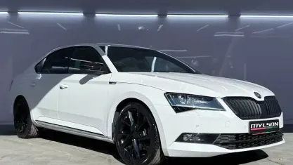 Used Skoda Superb SportLine 150 HP (110 kW) 2018 White Hatchback