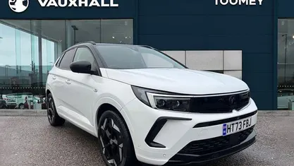 Used Vauxhall Grandland X GSe 300 HP (220 kW) 2023 White SUV