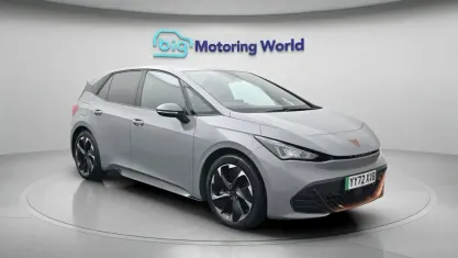 Begagnad Cupra Born e-Boost 169 kW (230 HK) 2023 Grå Halvkombi