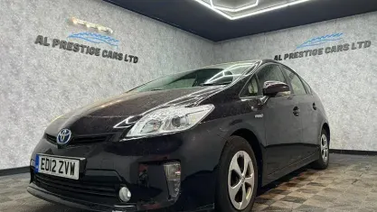Used Toyota Prius T3 136 HP (100 kW) 2012 Red Hatchback