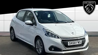 Used Peugeot 208 Signature Sky 82 HP (60 kW) 2018 White Hatchback