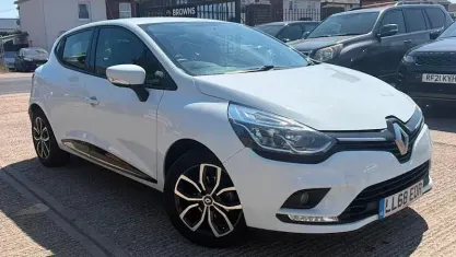 Used Renault Clio Play 76 HP (55 kW) 2018 White Hatchback