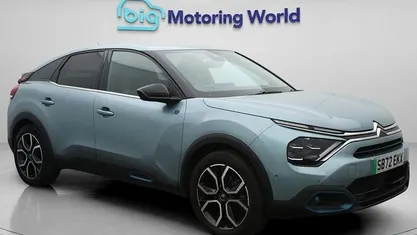 Begagnad Citroën e-C4 Shine 100 kW (136 HK) 2023 Halvkombi