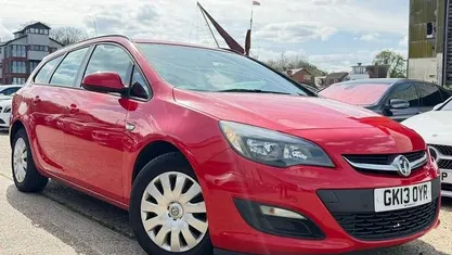 Used Vauxhall Astra 116 HP (85 kW) 2013 Red Estate