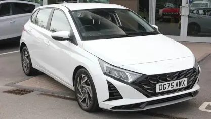 Used Hyundai i20 Advanced 101 HP (74 kW) 2025 White Hatchback