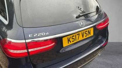 Used Mercedes E220 SE 194 HP (142 kW) 2017 Blue Estate