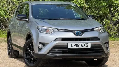 Usado Toyota RAV4 197 HP (144 kW) 2018 SUV