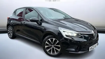 Diamond black Used 2022 Renault Clio V Iconic Hatchback | £9,999 (Fair price)