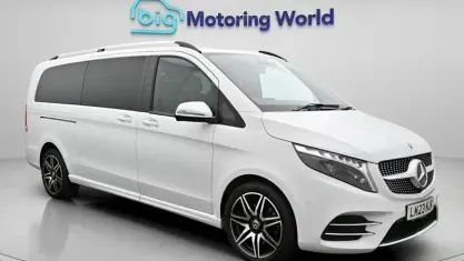 Used Mercedes V300 AMG line 237 HP (174 kW) 2023 White MPV