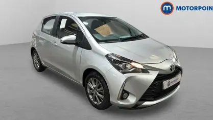 Begagnad Toyota Yaris 111 HK (81 kW) 2020 Silver Halvkombi
