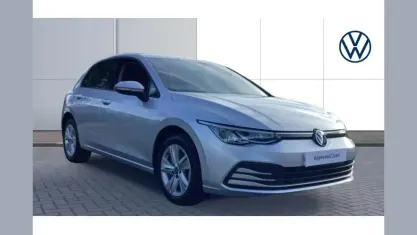 Used VW Golf VIII Life 131 HP (96 kW) 2023 Silver Hatchback