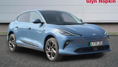 New MG IM6 553 kW (752 HP) 2025 Blue SUV