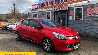 Used Renault Clio IV Dynamique 90 HP (66 kW) 2014 Red Hatchback