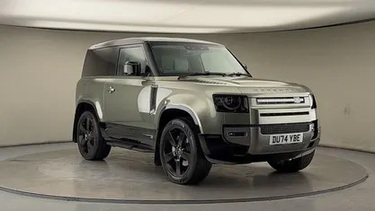 Used Land Rover Defender HSE Dynamic 350 HP (257 kW) 2024 Pangea green Estate