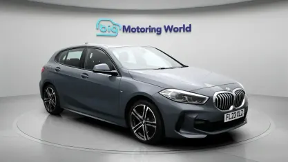 Usado BMW 118 M Sport 136 CV (100 kW) 2023 Gris Utilitario