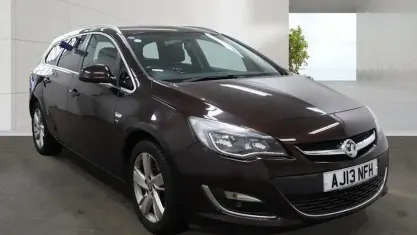 Used Vauxhall Astra SRi 167 HP (122 kW) 2012 Brown Estate